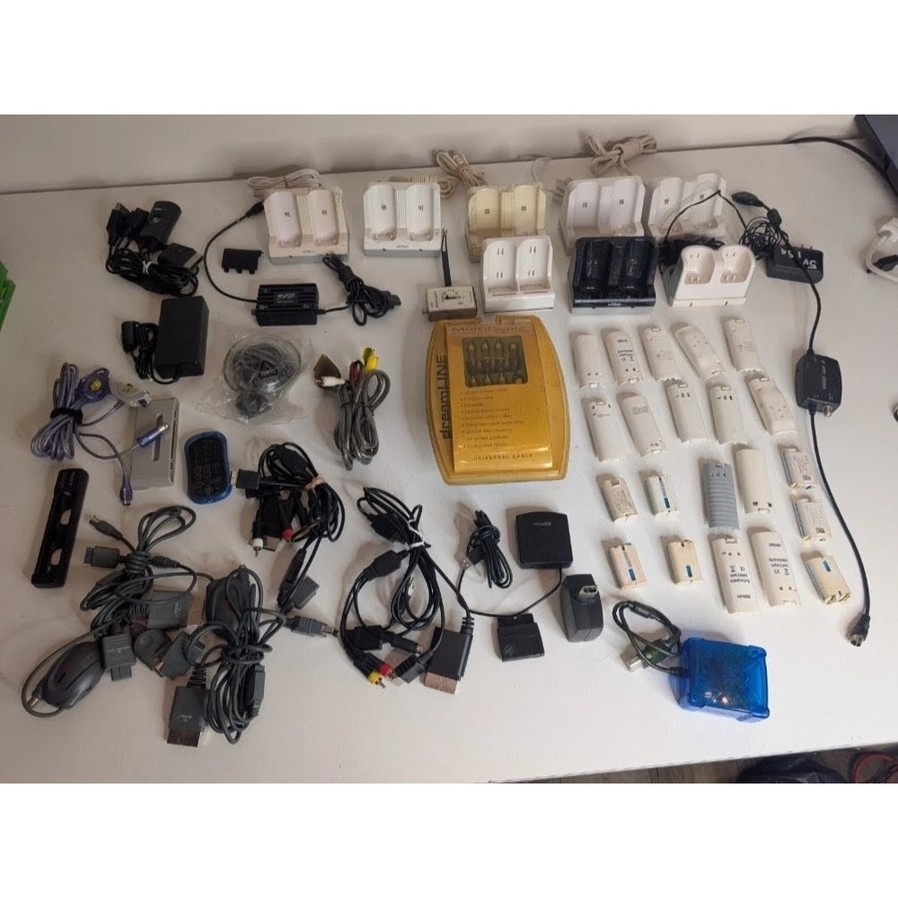 Huge Mixed Lot Of PS1 PS2 PS3 PS4 Wii Nintendo TV Wired Chargers Docking & More!